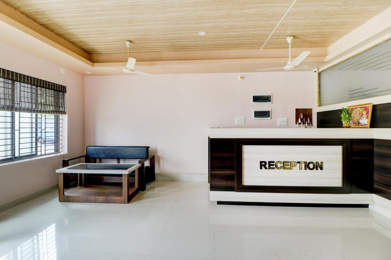 Vaccinated Staff - Capital O 77266 Light House Beach Resort Pangala Exterior photo