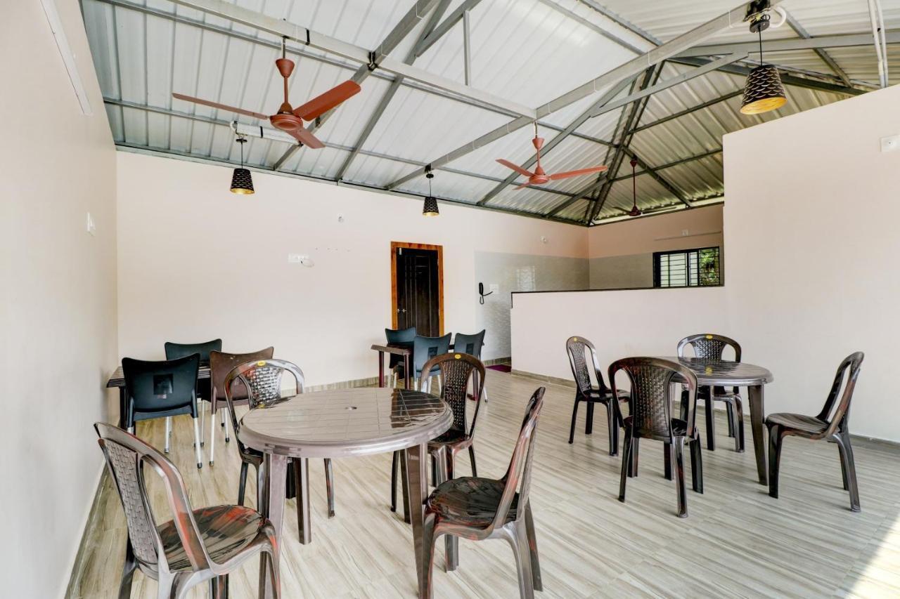 Vaccinated Staff - Capital O 77266 Light House Beach Resort Pangala Exterior photo